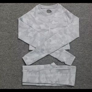 Camo Seamless Active Set